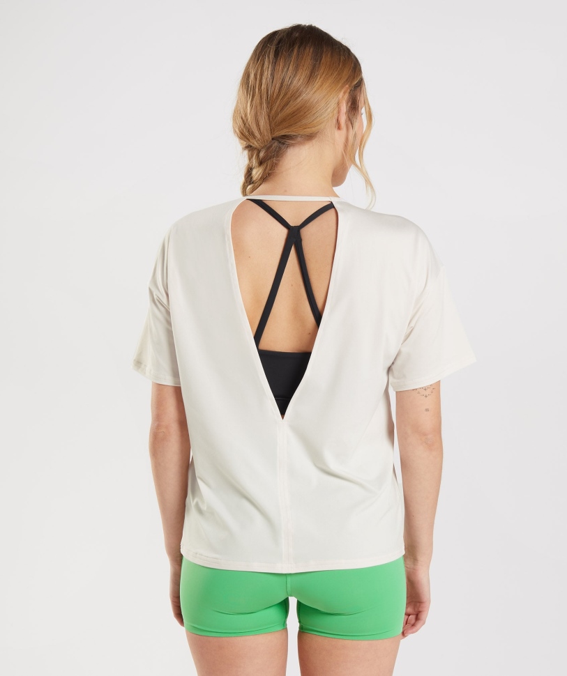 T-shirt Gymshark Studio σε λευκό χρώμα καρύδας