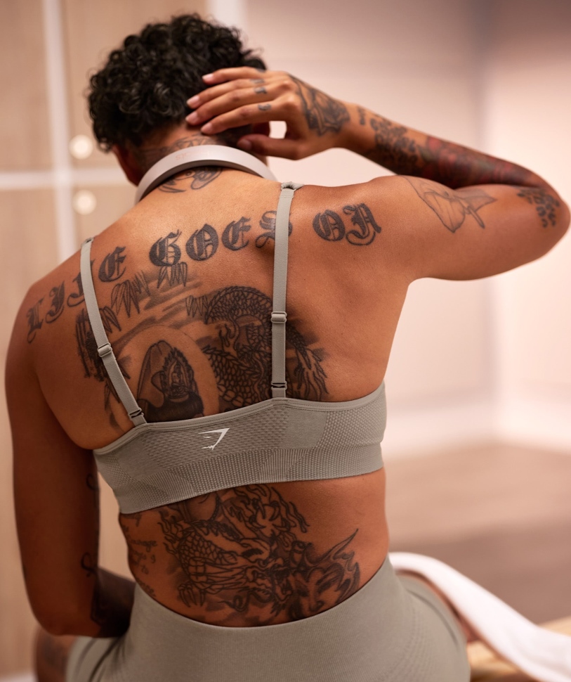 Gymshark Vital χωρίς ραφή αθλητικό σουτιέν 2.0 V λαιμού καφέ μάρλα βανίλια