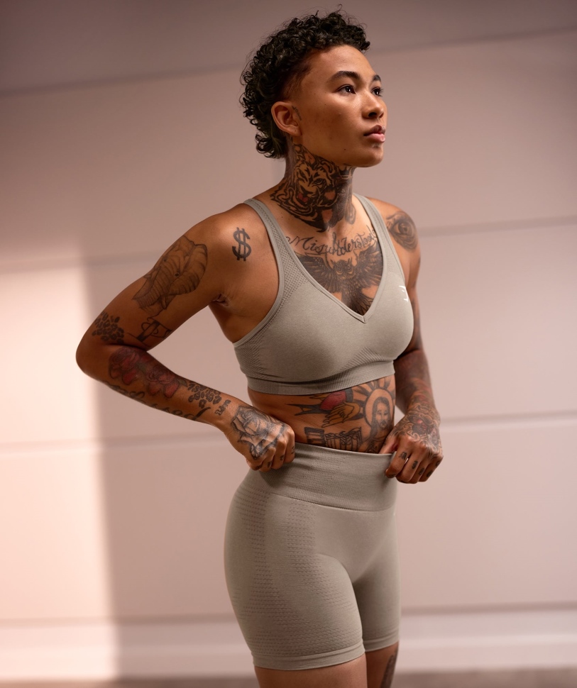 Gymshark Vital χωρίς ραφή αθλητικό σουτιέν 2.0 V λαιμού καφέ μάρλα βανίλια